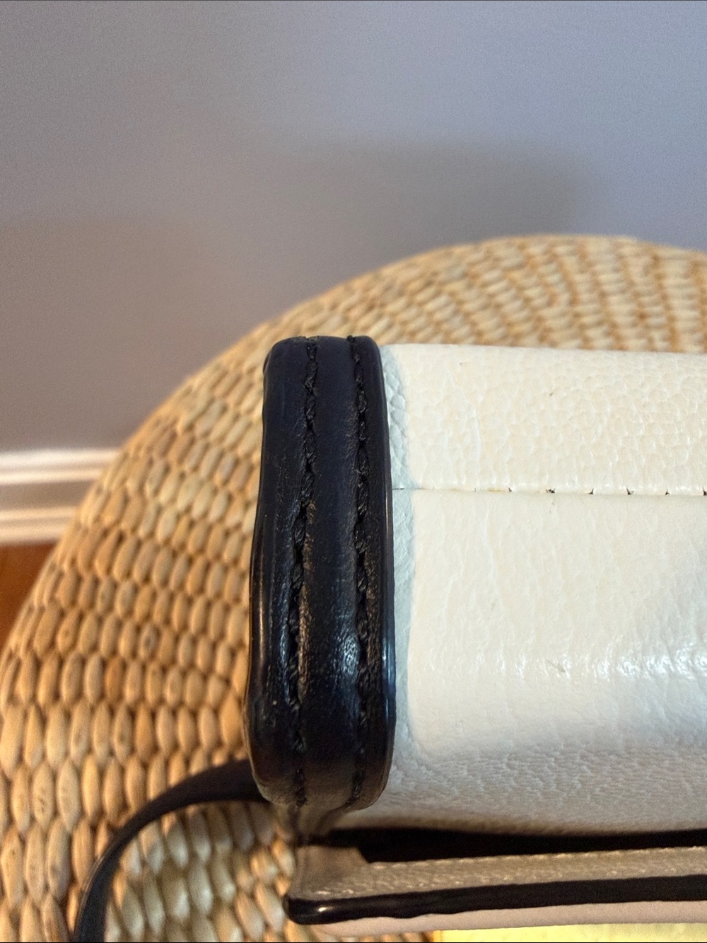 Kate Spade EUC cream and tan with black trim Crossbody bag 9 x 6 x 1 3/4 - Picture 5 of 9